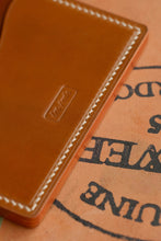 Load image into Gallery viewer, Three Pocket Minimalist - Bourbon, Reversed Middleborough Shell Cordovan & Cream Thread