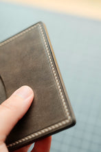 Load image into Gallery viewer, Three Pocket Minimalist - Grey Italian Vegtan & Natural Thread