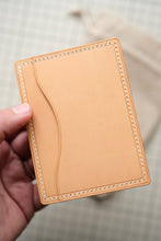 Load image into Gallery viewer, Four Pocket Cardcase - Natural Buttero Vegtan