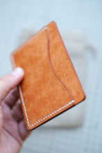 Load image into Gallery viewer, Three Pocket Minimalist - Olmo Pueblo Leather