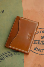 Load image into Gallery viewer, Three Pocket Minimalist - Bourbon, Reversed Middleborough Shell Cordovan & Cream Thread