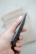 Load image into Gallery viewer, Three Pocket Minimalist - Nero Pueblo Leather