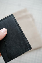 Load image into Gallery viewer, Three Pocket Minimalist - Nero Pueblo Leather