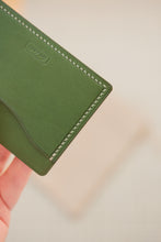 Load image into Gallery viewer, Three Pocket Minimalist - Olive Minerva Leather