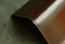 Load image into Gallery viewer, Compact Bifold - Dark Cognac Horween Shell Cordovan & Chocolate Italian Vegtan