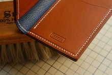 Load image into Gallery viewer, Compact Bifold - Cognac Italian Vegtan and Saphire Chèvre