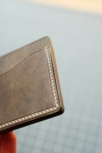 Load image into Gallery viewer, Three Pocket Minimalist - Grey Italian Vegtan &amp; Natural Thread
