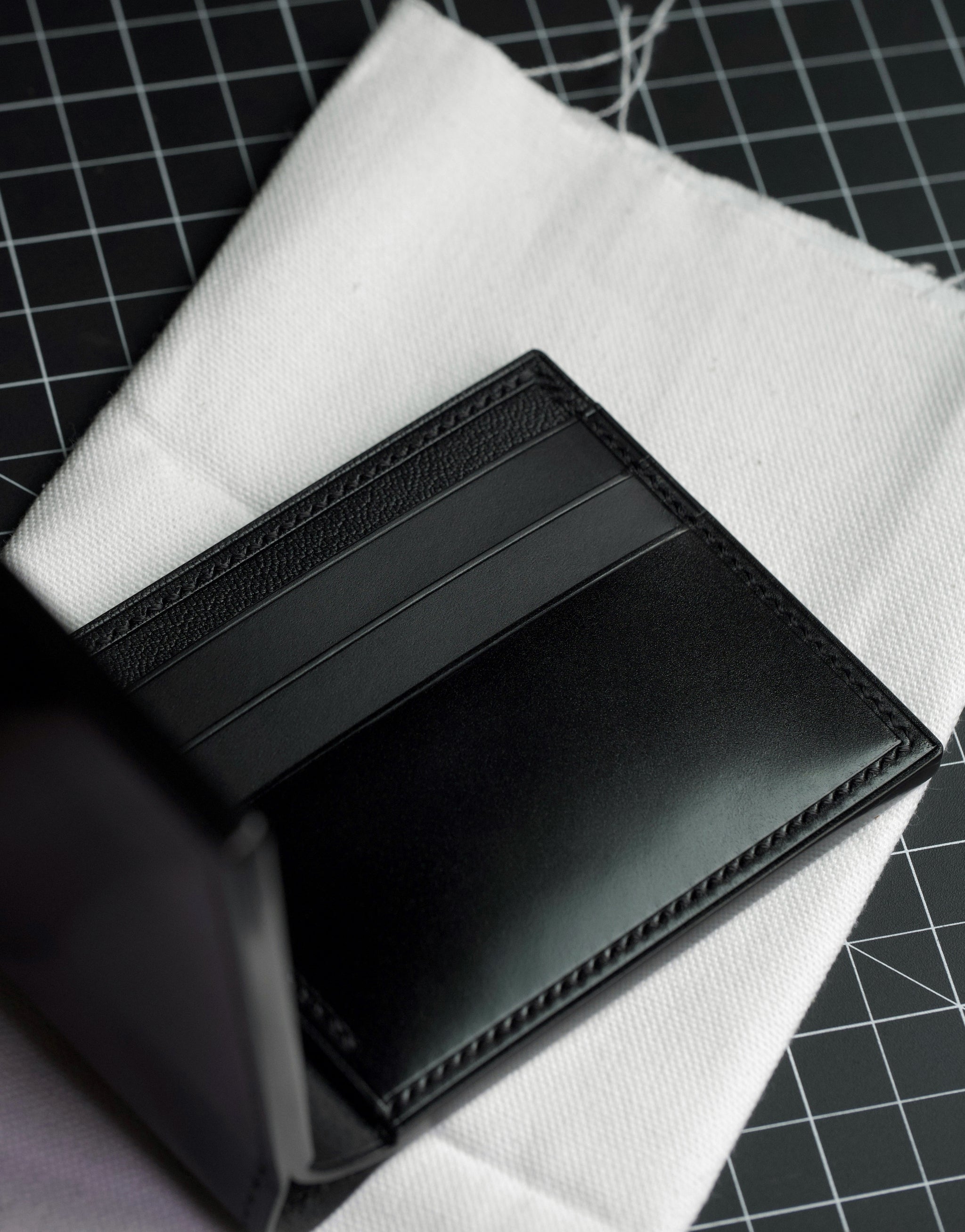 小判 Compact Bifold - Dark Cognac Horween Shell Cordovan & Chocolate