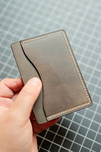 Load image into Gallery viewer, Three Pocket Minimalist - Grey Italian Vegtan &amp; Natural Thread
