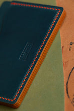 Load image into Gallery viewer, Three Pocket Cardcase - Denim Shell Cordovan &amp; En Fuego Thread
