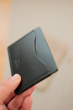 Load image into Gallery viewer, Three Pocket Minimalist - Black Italian Vegtan
