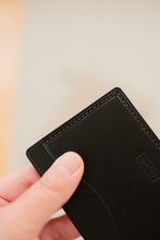 Load image into Gallery viewer, Three Pocket Minimalist - Black Italian Vegtan
