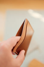 Load image into Gallery viewer, Three Pocket Minimalist - Garnet, Reversed Bourbon, Reversed Black and Bourbon Horween Shell Cordovan
